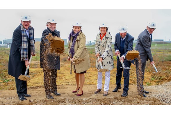 Dr. Martin Brans (BLB), NRW-Finanzminister Norbert Walter-Borjans, Gabriele Willems (BLB), Vera Rottes (neue bahnstadt opladen GmbH), Oberbürgermeister Uwe Richrath und Prof. Dr. Rüdiger Küchler (TH Köln)
