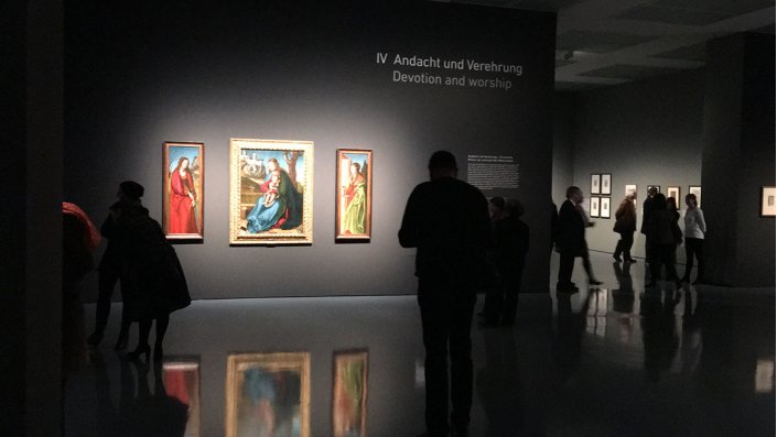 Blick in die Ausstellung „Cranach. Meister – Marke – Moderne im Museum Kunstpalast, Düsseldorf.