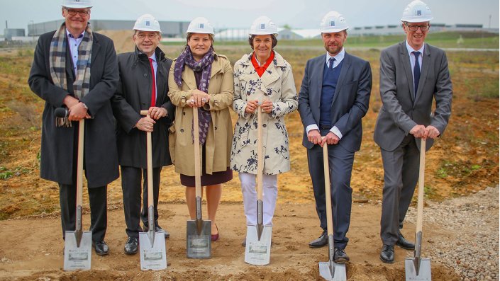 Dr. Martin Brans (BLB), NRW-Finanzminister Norbert Walter-Borjans, Gabriele Willems (BLB), Vera Rottes (neue bahnstadt opladen GmbH), Oberbürgermeister Uwe Richrath und Prof. Dr. Rüdiger Küchler (TH Köln)