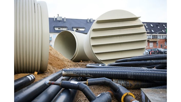 Riesige Rohre für Lösch- und Trinkwasser