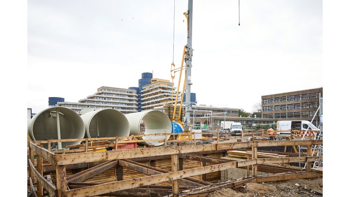 Riesige Rohre für Lösch- und Trinkwasser