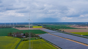 Landschaft mit Solarpark Nähe Erftstadt (Bild: Robin/Adobe Stock)