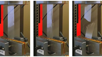 Uniaxiale Zugprüfung von Bindemittel- und Klebstofffilmen (Bild: TH Koeln - CICS - Hannah Flock) Uniaxiale Zugprüfung von Bindemittel- und Klebstofffilmen (Bild: TH Koeln - CICS - Hannah Flock)