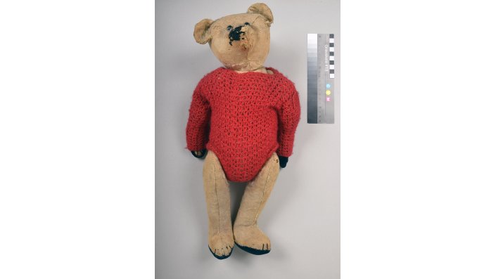 Spielzeugteddybär (Studienrichtung: Textilien und Archäologische Fasern)
