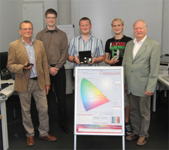 5 Personen auf dem Foto 5 Personen auf dem Foto