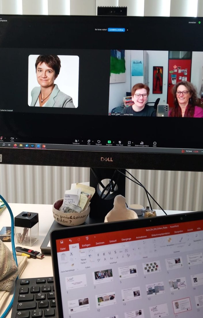 Jenny Cöllen und Prof. Dr. Andrea Platte in einem Online-Vortrag