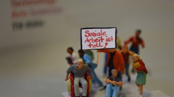 DeckblattSahnehäubchenWS18/19 (Bild: Soziale Arbeit plus)