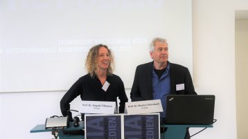 Die Veranstalter*innen: Prof. Dr. Angela Tillmann und Prof. Dr. Markus Ottersbach