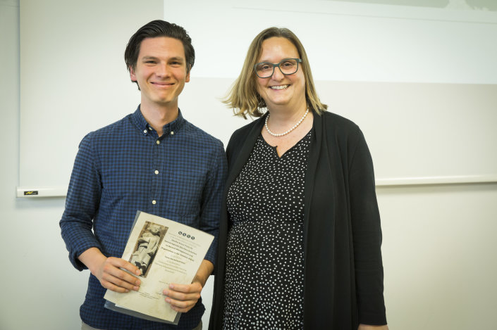 Prof. Dr. Sigrid Leitner überreicht den Herta-Kraus-Preis 2019 an Timm Opitz