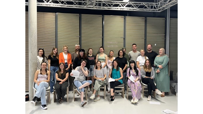 Ein Foto des gesamten Seminars bei der Kooperation mit der Uni zu Köln