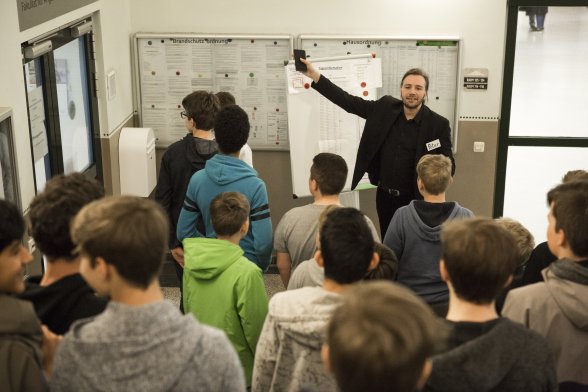 Teilnehmer des Boys´ Day 2017 auf Entdeckungstour durch die Fakultät für Angewandte Sozialwissenschaften