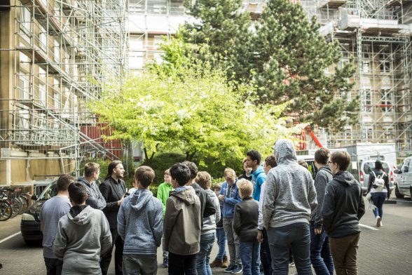 Auf dem Campus Südstadt - Teilnehmer des Boys´ Day 2017 auf Entdeckungstour durch die Fakultät für Angewandte Sozialwissenschaften