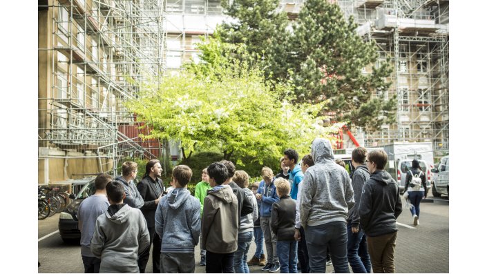 Auf dem Campus Südstadt - Teilnehmer des Boys´ Day 2017 auf Entdeckungstour durch die Fakultät für Angewandte Sozialwissenschaften