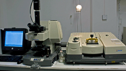 FTIR-Spektrometer mit Mikroskop