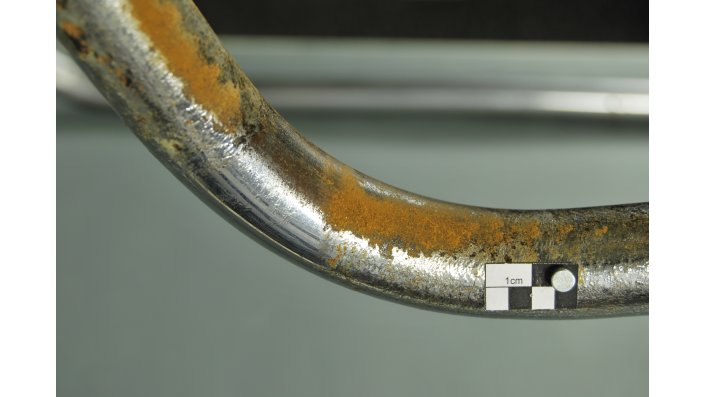 Starke Korrosion, blasenartige Abhebung der Verchromung.