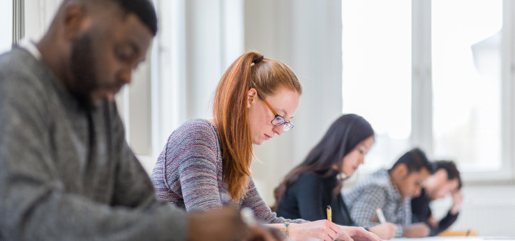 Studierende im Seminarraum (Bild: TH Köln)