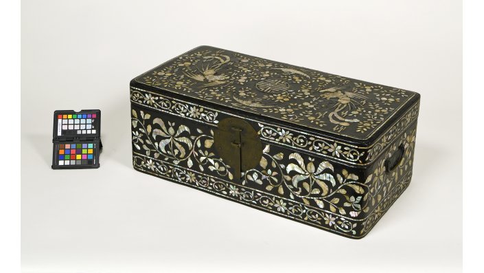 Vortragende: Alma Ben Yossef, Titel des beitrags: "Korean Mother-of-Pearl Lacquerware (Najeon Chilgi): Technical Analysis and Treatment Documentation of a Joseon Dynasty Clothing Box (Otsangja)"