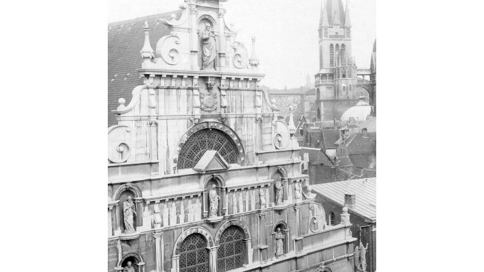 Zustand der Kirchenfassade vor/um 1916. Foto aus dem Bestand des Stadtarchivs Aachen