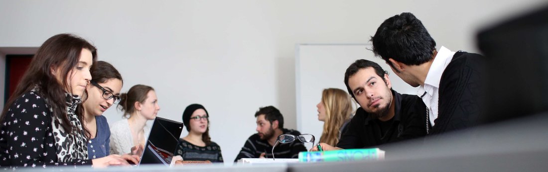 Studierende in einem Seminarraum (Bild: Thilo Schmülgen/FH Köln)