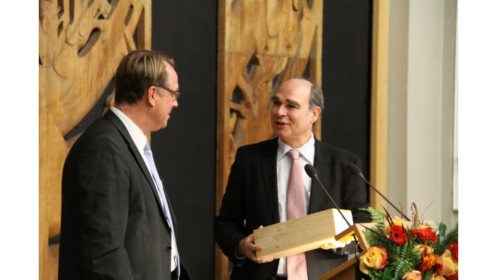 Uwe Schöneberg und Prof. Dr. Erich Hölter