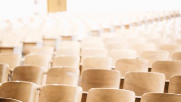 Leerer Hörsaal (Image: Nathan Dumlao / Unsplash) Leerer Hörsaal (Image: Nathan Dumlao / Unsplash)