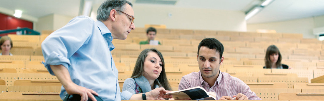 Hörsaal mit Professor und Studierenden (Bild: Thilo Schmülgen/TH Köln)