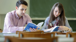 Studierende im Gespräch; Nahaufnahme (Bild: Thilo Schülgen / FH Köln)