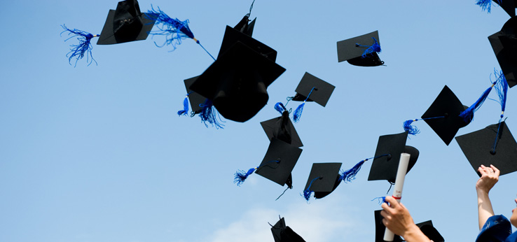 Fliegende Doktorhüte  (Bild: Fotolia)