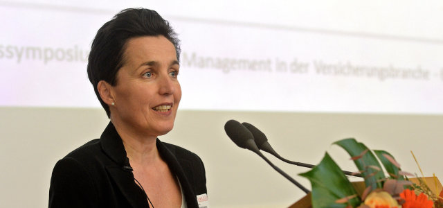 Frau Professorin Dr. Gabriele Zimmermann hält den Einführungsvortrag (Bild: IVW / FH Köln (Gerhard Richter))