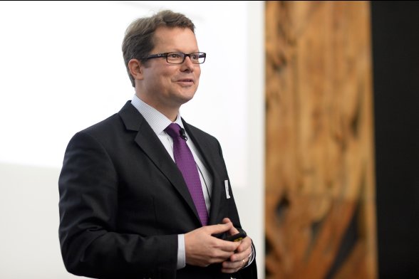 Dietmar Austrup, Leiter der Versicherungspractice bei Egon Zehnder