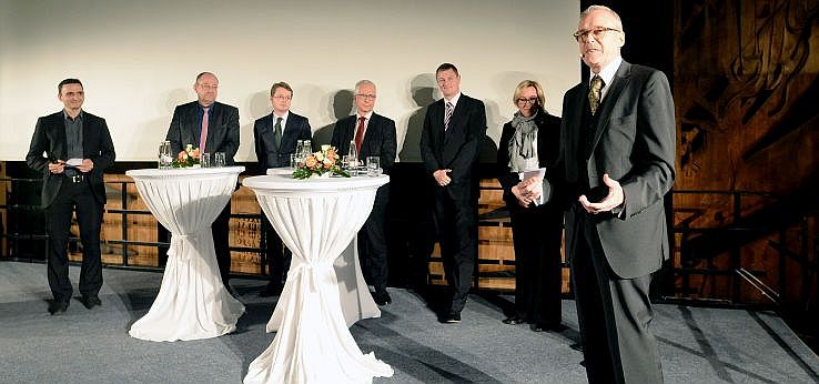 Podiumsdiskussion v.l.n.r. Krohn, Herzig, Reuther, Müller, Maier, Johne, Rüdiger (Bild: ivwKöln / TH Köln / Gerhard Richter)