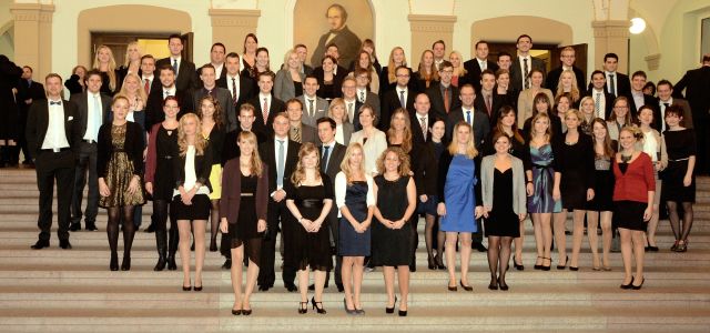 Die Absolventinnen und Absolventen des Jahres 2013 (Bild: IVW / FH Köln (Gerhard Richter))