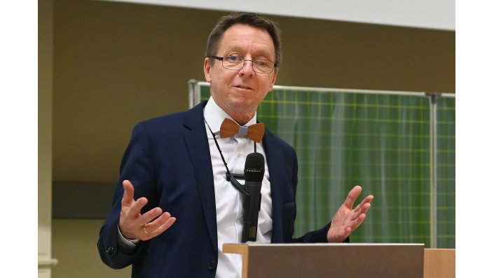 Arnold 24nov Ivw-bachelor-abschluss 4 Foto Gerhard Richter