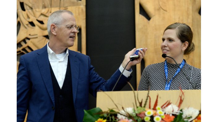 Bester Absolvent des Jahres 2019: Timon Halbach. Da er aktuell in Irland studiert, erfolgte die Ehrung durch Frau Michaela Weber (VVB) und Professor Goecke telefonisch.
