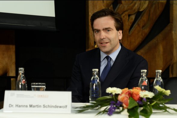 Dr. Hanns Martin Schindewolf (Daimler Insurance Services, CEO & Chairman)