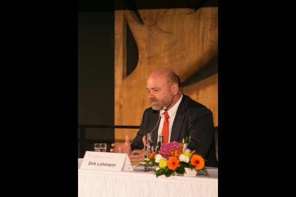 Dirk Lohmann (Secquaero Advisors, Chief Executive Officer)