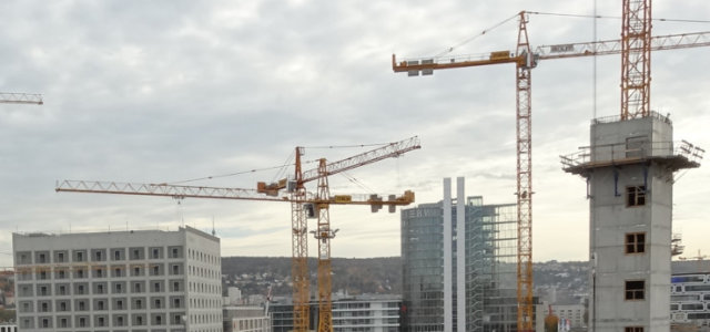 Baukrane auf einer Hochbaustelle (Bild:Stenger / TH Köln)