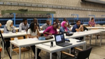 PAUWES-Studierende im Wasserlabor