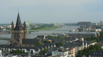Blick vom Dach des Kölner Doms über die Altstadt (Image: Neuenhofer / TH Köln)