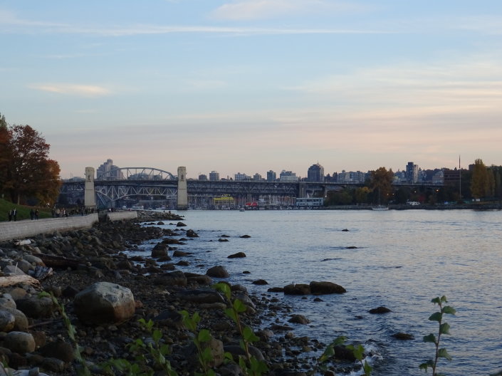 "Burrard Street Bridge" - Blick von Downtown in Richtung der Stadt