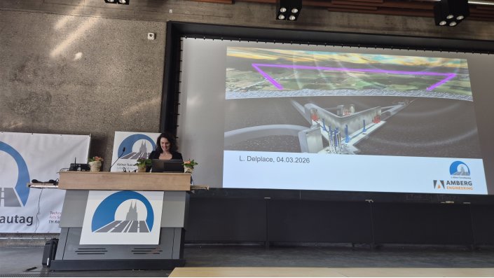 Eine Frau hält einen Vortrag beim 2. Kölner Tunnelbautag