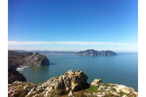 Blick von Sonabia auf Santoña