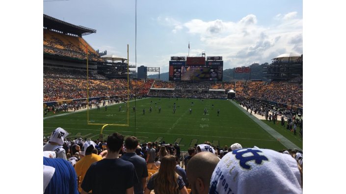 Gut besuchtes Footballspiel der Mannschaft der PITT