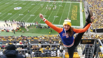 Ramona Gemlin auf der Tribüne des Footballstadions in Pittsburgh (Bild: Gemlin / TH Köln)