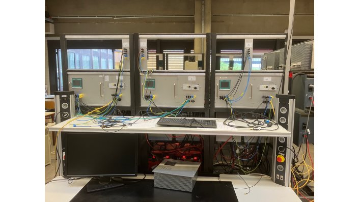 Hier sind die anderen 3 Racks zu sehen.
