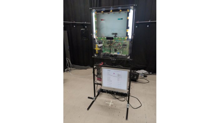 Transparentes Display mit Parallaxbarriere, ergänzt mit einem hybriden Tracking-System