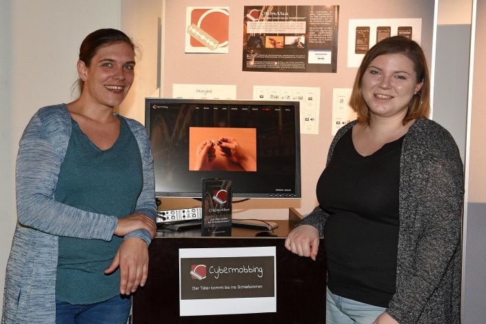 Projektgruppe „Cyber-mobbing – Der Täter kommt bis ins Schlafzimmer“ Projektgruppe „Cyber-mobbing – Der Täter kommt bis ins Schlafzimmer“