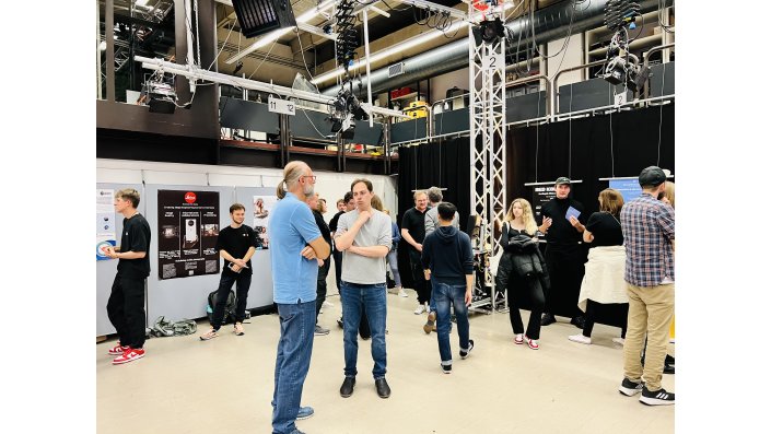 Diskussionen und Gespräche während der Postersession
