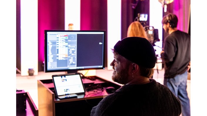 Die Veranstaltung ist bei den Studierenden gut angekommen. Das zugrundeliegende Konzept für die Studioproduktion mit dem Namen „TH extra“ entstand ebenfalls in einem studentischen Projekt bei Prof. Reiter.