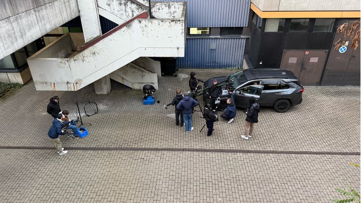 Dreh auf dem Gelände der TH mit der gesamten Crew. Teamarbeit pur.
